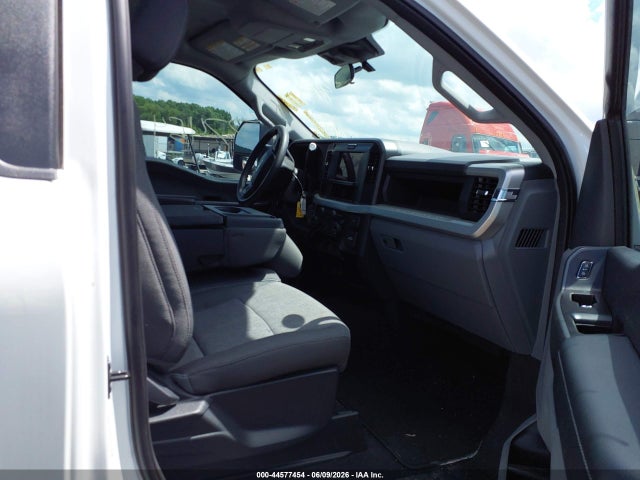 44577454 :رقم المزاد ، 1FTRF3BA0SEC48221 vin ، 2025 Ford F-350 Xl مزاد بيع