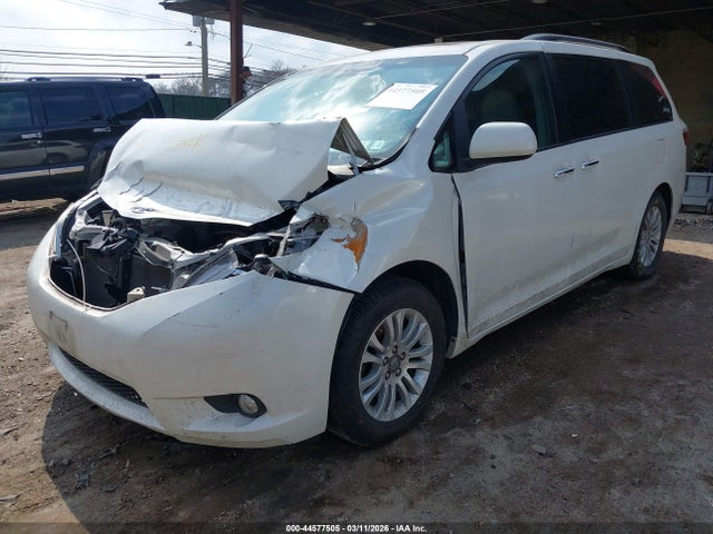 2017 TOYOTA SIENNA 5TDYZ3DC4HS809430 Photo 1