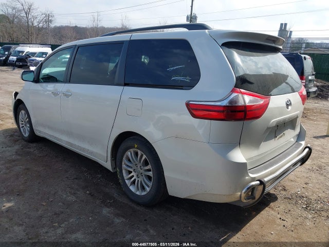 2017 TOYOTA SIENNA 5TDYZ3DC4HS809430 Photo 2