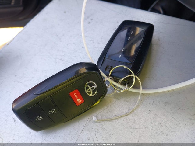 JTDACAAU5R3032473 Toyota Prius Le/xle/limited