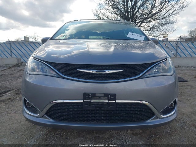 Продажа на аукционе авто 2017 Chrysler Pacifica Touring-l Plus, vin: 2C4RC1EG4HR669643, номер лота: 44577600