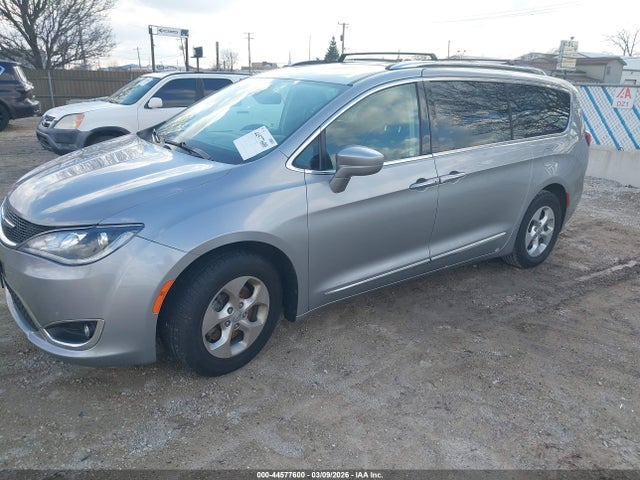 Продажа на аукционе авто 2017 Chrysler Pacifica Touring-l Plus, vin: 2C4RC1EG4HR669643, номер лота: 44577600