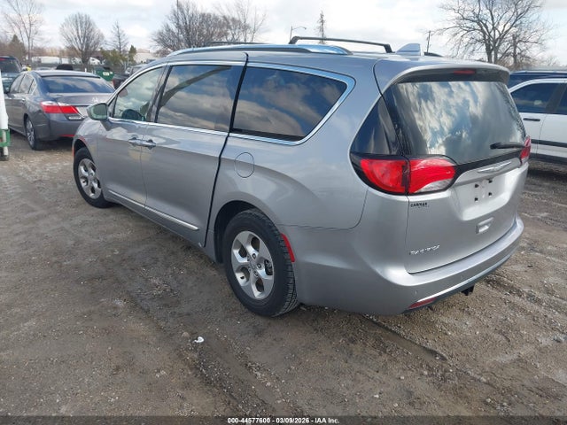 Продажа на аукционе авто 2017 Chrysler Pacifica Touring-l Plus, vin: 2C4RC1EG4HR669643, номер лота: 44577600