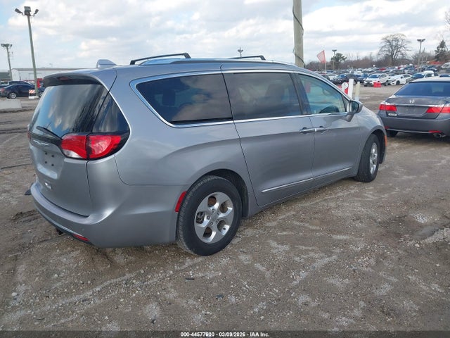 Продажа на аукционе авто 2017 Chrysler Pacifica Touring-l Plus, vin: 2C4RC1EG4HR669643, номер лота: 44577600