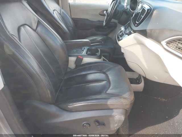 Продажа на аукционе авто 2017 Chrysler Pacifica Touring-l Plus, vin: 2C4RC1EG4HR669643, номер лота: 44577600
