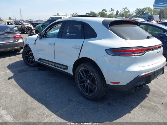 2023 PORSCHE MACAN WP1AA2A59PLB16411 Photo 2