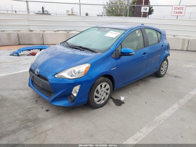 Toyota Prius C One 2015 JTDKDTB36F1582386 Image 2