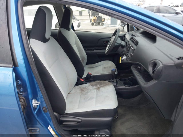 Toyota Prius C One 2015 JTDKDTB36F1582386 Image 5
