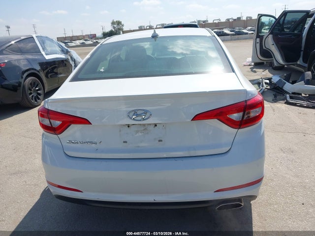 Hyundai SONATA SE 2015 5NPE24AF3FH013752 Image 17