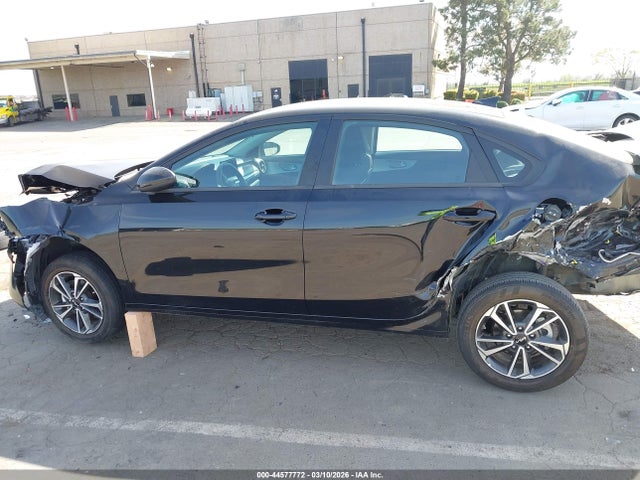 3KPF24AD1RE807581 KIA Forte Lxs