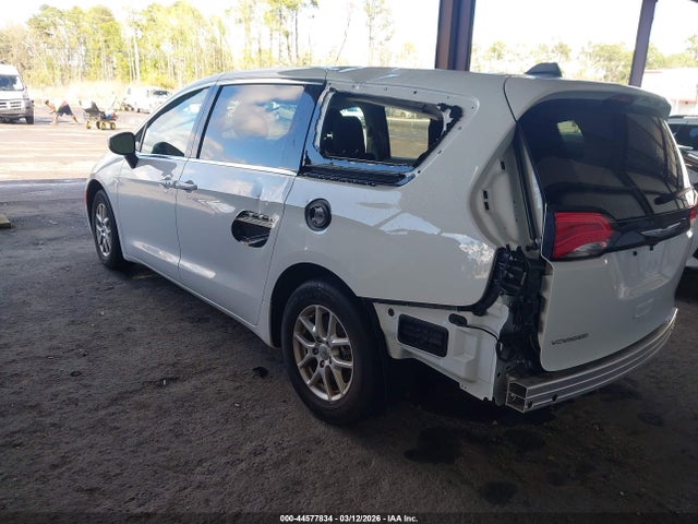 2023 CHRYSLER VOYAGER 2C4RC1CGXPR628323 Photo 2
