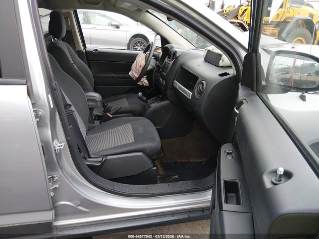 2016 Jeep Compass Sport მანქანა იყიდება აუქციონზე, vin: 1C4NJCBA2GD590862, აუქციონის ნომერი: 44577942