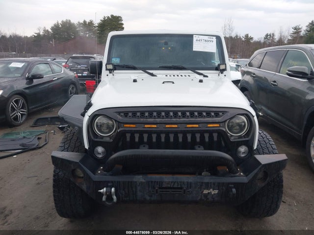 1C4BJWDG4FL742330 Jeep Wrangler Unlimited Sport