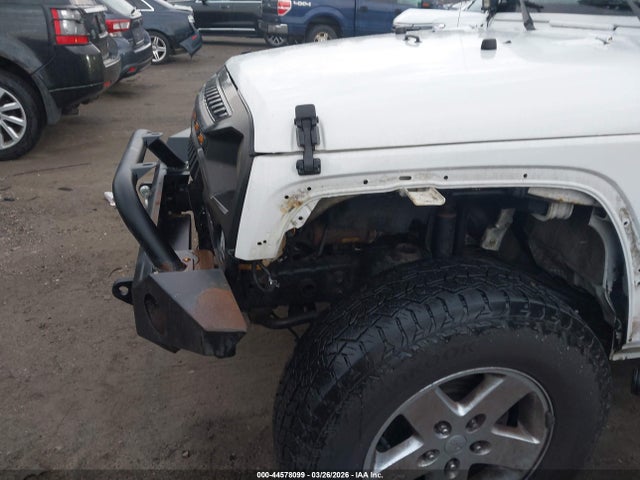 1C4BJWDG4FL742330 Jeep Wrangler Unlimited Sport