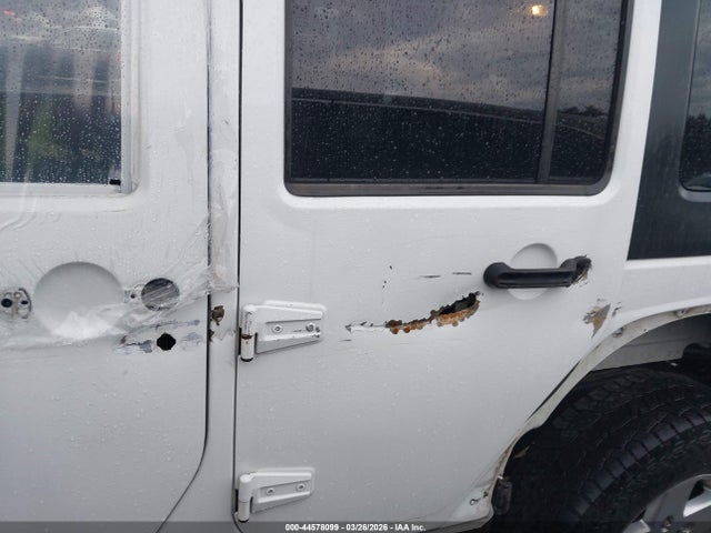 1C4BJWDG4FL742330 Jeep Wrangler Unlimited Sport