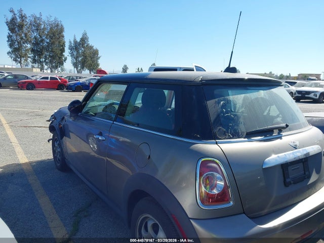 2012 MINI COOPER WMWSU3C55CT254471 Photo 2