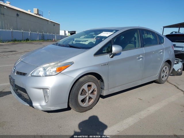 Toyota Prius Three 2014 JTDKN3DU4E0358203 Image 2