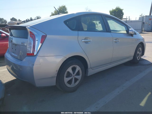 Toyota Prius Three 2014 JTDKN3DU4E0358203 Image 4