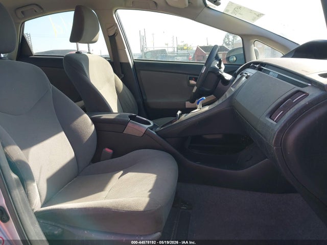 Toyota Prius Three 2014 JTDKN3DU4E0358203 Image 5
