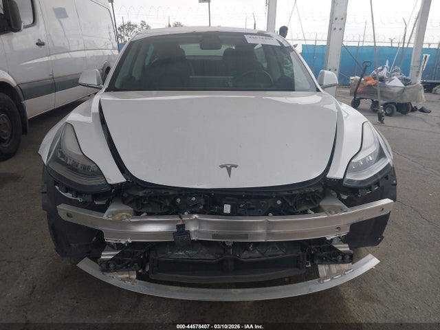 Продажа на аукционе авто 2018 Tesla Model 3, vin: 5YJ3E1EA1JF164818, номер лота: 44578407