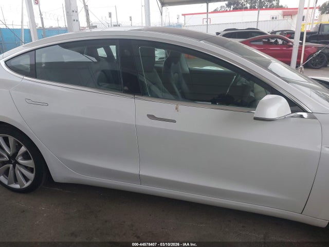 Продажа на аукционе авто 2018 Tesla Model 3, vin: 5YJ3E1EA1JF164818, номер лота: 44578407