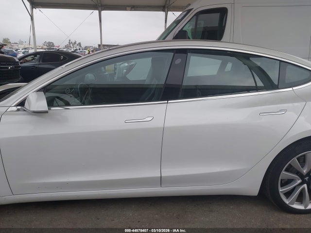Продажа на аукционе авто 2018 Tesla Model 3, vin: 5YJ3E1EA1JF164818, номер лота: 44578407