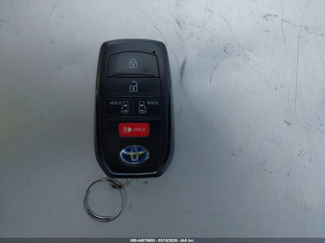 44578605 :رقم المزاد ، 5TDBRKEC1NS081057 vin ، 2022 Toyota Sienna Le مزاد بيع