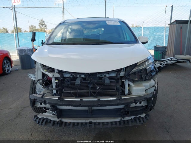 44578605 :رقم المزاد ، 5TDBRKEC1NS081057 vin ، 2022 Toyota Sienna Le مزاد بيع