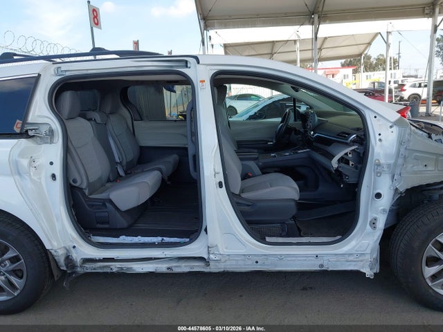 44578605 :رقم المزاد ، 5TDBRKEC1NS081057 vin ، 2022 Toyota Sienna Le مزاد بيع