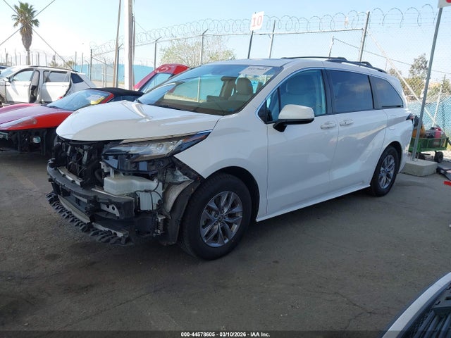 44578605 :رقم المزاد ، 5TDBRKEC1NS081057 vin ، 2022 Toyota Sienna Le مزاد بيع