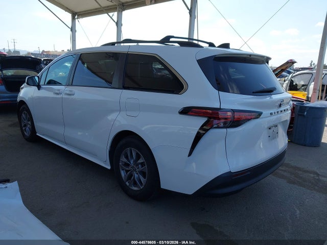 44578605 :رقم المزاد ، 5TDBRKEC1NS081057 vin ، 2022 Toyota Sienna Le مزاد بيع