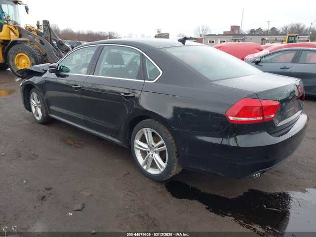 2014 VOLKSWAGEN PASSAT 1VWBT7A37EC088646 Photo 2
