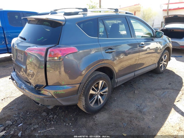 Toyota Rav4 Xle 2017 JTMWFREV4HD094051 Image 4