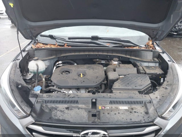 KM8J3CA43HU334621 Hyundai TUCSON SE
