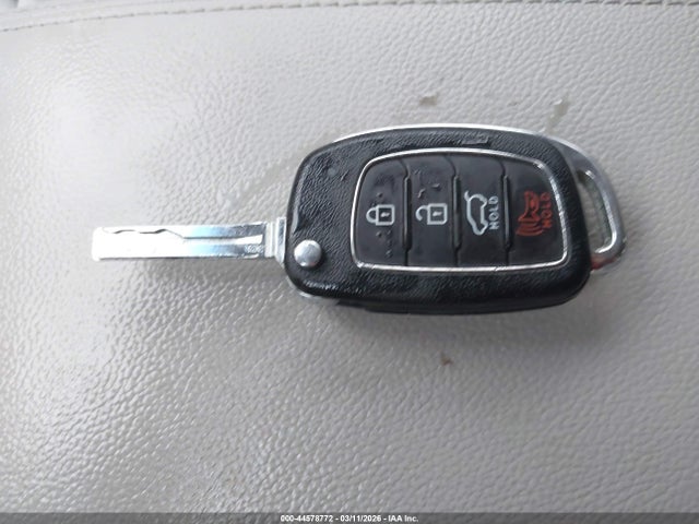 KM8J3CA43HU334621 Hyundai TUCSON SE