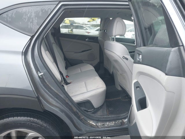 KM8J3CA43HU334621 Hyundai TUCSON SE