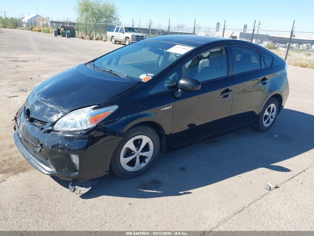Toyota Prius Three 2014 JTDKN3DU1E1790130 Image 2