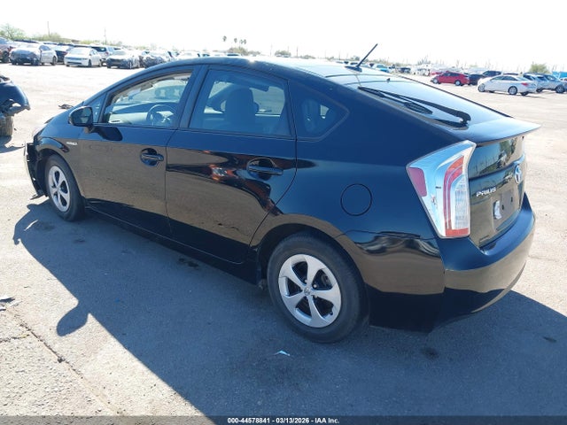 Toyota Prius Three 2014 JTDKN3DU1E1790130 Image 3
