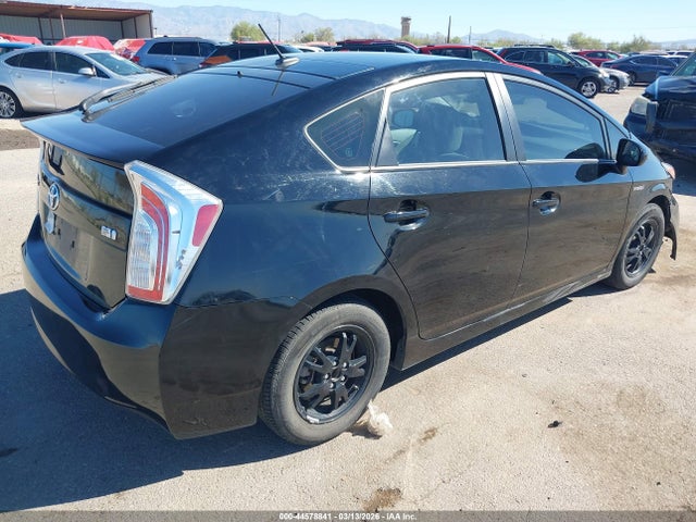 Toyota Prius Three 2014 JTDKN3DU1E1790130 Image 4