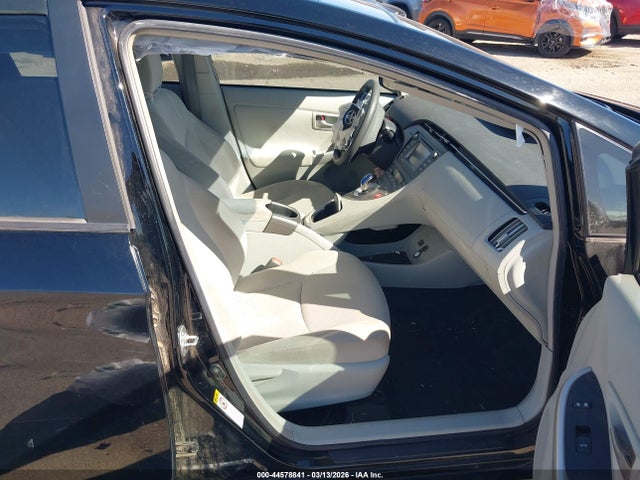 Toyota Prius Three 2014 JTDKN3DU1E1790130 Image 5