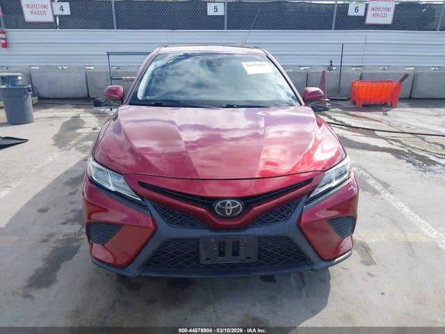 4T1B11HK6JU669977 Toyota CAMRY SE