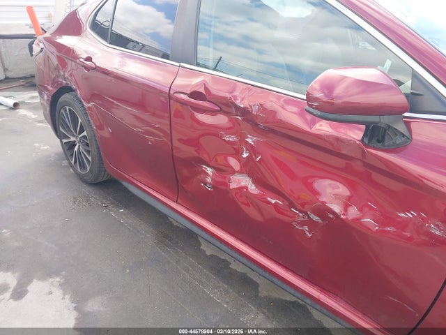 4T1B11HK6JU669977 Toyota CAMRY SE