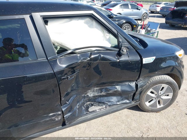 KNDJX3AEXH7023333 KIA Soul Ev +