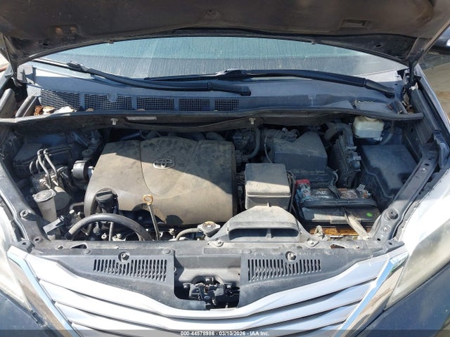 5TDYZ3DC1HS788584 Toyota Sienna Limited 7 Passenger