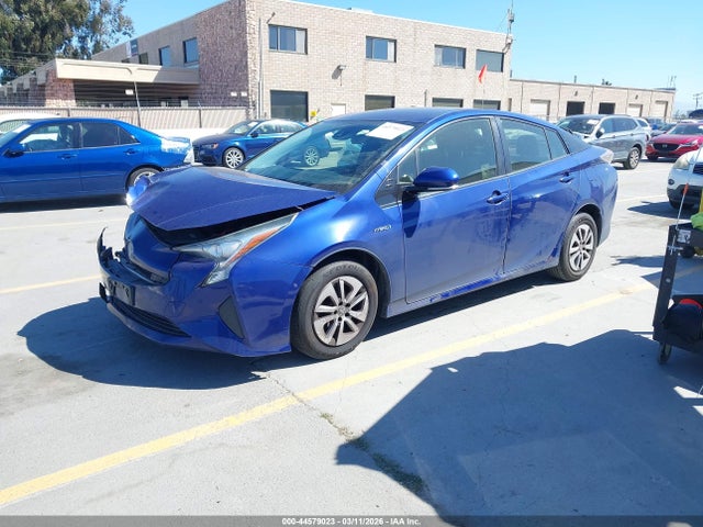 Toyota Prius Two 2018 JTDKBRFU5J3587233 Image 2