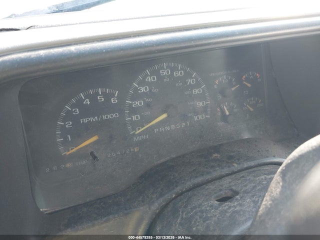 44579285 :رقم المزاد ، 1GKEK13R8XJ751923 vin ، 1999 Gmc Yukon Slt Cmi مزاد بيع