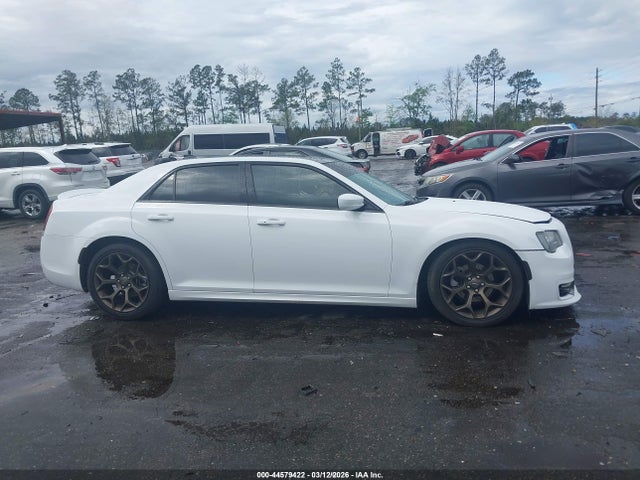 Продаж на аукціоні авто 2017 Chrysler 300 300s Alloy Edition, vin: 2C3CCABG2HH668995, номер лоту: 44579422