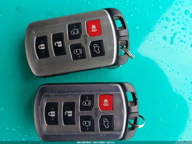 5TDYK3DC0ES480063 Toyota Sienna Xle V6 8 Passenger