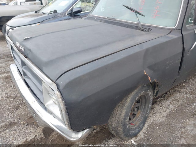 44579554 :رقم المزاد ، 1B7FD14T1FS571678 vin ، 1985 Dodge D-series D100/d150 مزاد بيع