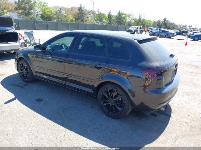 2013 AUDI A3 WAUBEAFM8DA001548 Photo 2